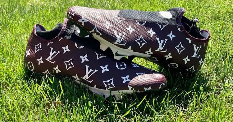 Custom cleat deposit